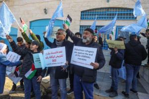 Palestinians protest against freezing of aid for the UNRWA agency for Palestinians refugees in the West Bank city of Ramallah, February 7, 2024 (Photo: Flash90).