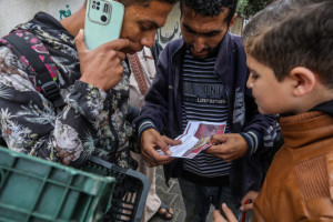 The Israeli army drops leaflets from military aircraft on the east of the city of Rafah and orders them to evacuate and move towards the west of the city of Rafah and the city of Khan Yunis. The leaflet says that all residents of eastern Rafah must evacuate immediately.  May 6, 2024 (Photo: Abed Rahim Khatib/Flash90).