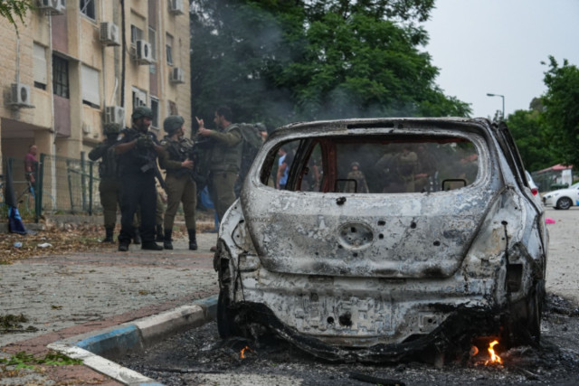 Israeli security forces at the scene where a rocket fired from Lebanon into Northern Israel hit the northern Israeli city of Kiryat Shmona, May 10, 2024 (Photo: Ayal Margolin/Flash90).