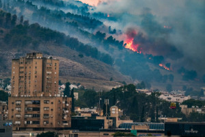 View of a large fire caused from rockets fired from Lebanon, in the northern Israeli town of Kiryat Shmona, June 3, 2024 (Photo: Ayal Margolin/Flash90).