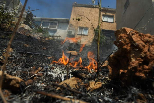 The remains of a large fire caused from rockets fired from Lebanon, in the northern Israeli town of Kiryat Shmona, June 4, 2024 (Photo: Margolin/Flash90).