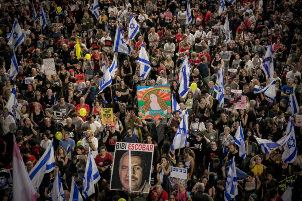 Demonstrators protest against Prime Minister Benjamin Netanyahu, the current Israeli government and for the release of Israelis held hostage in the Gaza Strip outside Hakirya Base in Tel Aviv, July 6, 2024 (Photo; Miriam Alster/Flash90).