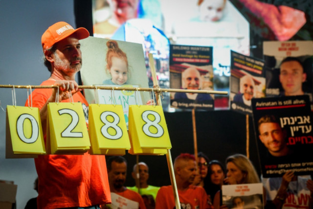 Israelis attend a rally calling for the release of Israelis held hostage by Hamas terrorists in Gaza, at "Hostage Square" in Tel Aviv, July 20, 2024 (Photo: Avshalom Sassoni/Flash90).