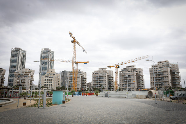 New residential buildings in the southern Israeli town of Ashdod. November 25, 2024. Photo by David Cohen FLASH90