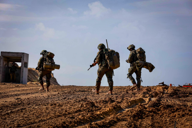 Israeli soldiers operating in Beit Lahia, in the northern Gaza Strip, on November 28, 2024. Photo by Oren Cohen/Flash90