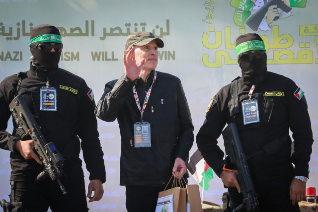 Al-Qassam Brigades hand over Israeli hostage Keith Siegel to the Red Cross, as part of the ceasefire agreement between Israel and Hamas, in Gaza City, February 1, 2025. Photo by Ali Hassan/Flash90