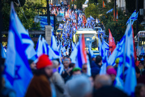 People pay their respects during the funeral service of late Israeli hostages Shiri Bibas and her children Ariel and Kfir in Rishon LeZion, February 26, 2025. 
Photo by Avshalom Sassoni/Flash90