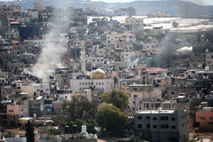 Smoke rises while Israeli security forces raid the Nur Shams refugee camp, in the city of Tulkarem, March 2, 2025. Photo by Nasser Ishtayeh/Flash90
