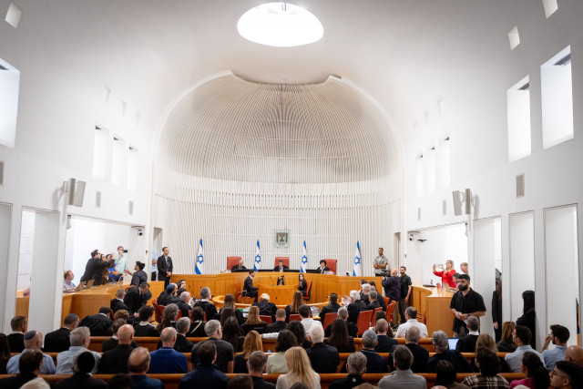 A court case at the Supreme Court in Jerusalem, hearing for petitions against the Israeli government’s decision to fire Shin Bet chief Ronen Bar. April 8, 2025. Photo by Chaim Goldberg/FLASH90