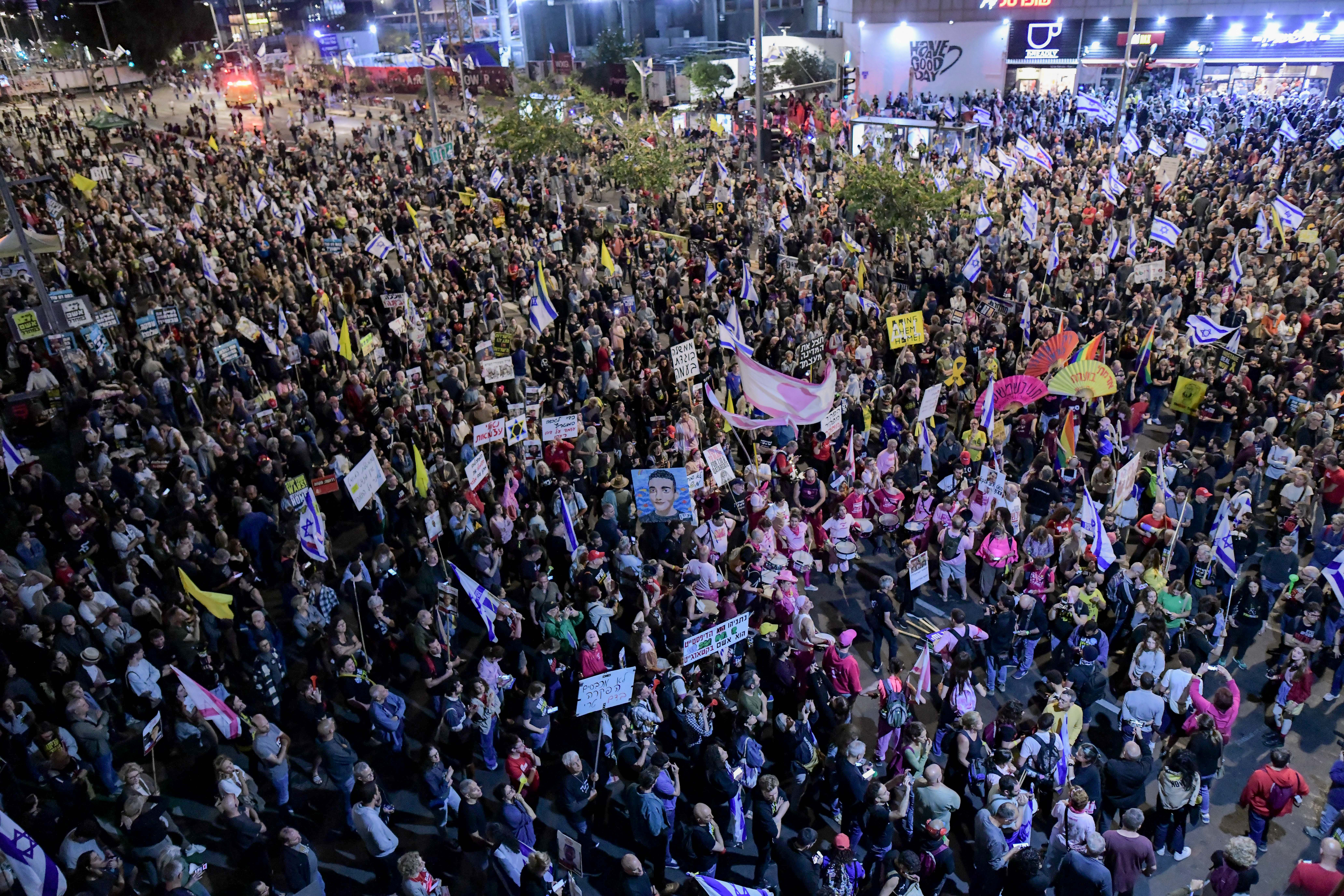 Demonstrators protest against the Israeli government and for the release of Israelis held hostage in the Gaza Strip outside Hakirya Base in Tel Aviv, April 26, 2025. Photo by Tomer Neuberg/Flash90
