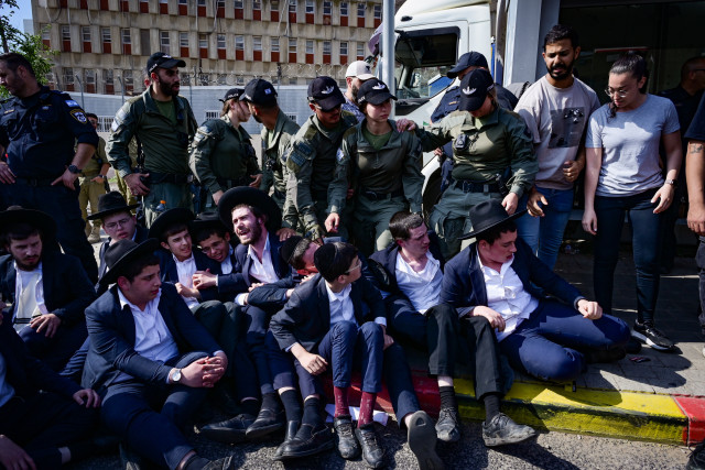 Ultra orthodox Jews clash with police during a protest against the drafting of ultra orthodox jews to the Israeli army, outside the IDF Recruitment Center at Tel Hashomer, in central Israel, April 28, 2025 Photo by Avshalom Sassoni/Flash90