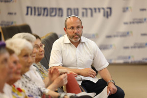 Tzvika Mor, the father of Eitan Mor who held hostage in the Gaza Strip speaks during a lecture in the northern Israeli city of Tzfat, May 26, 2025. Photo by David Cohen/Flash90