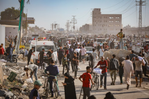Palestinians carrying bags of flour outside distribution point controlled by the 'Gaza Humanitarian Relief Foundation' in Deir al-Balah, in the Gaza Strip, May 28, 2025. Photo by Ali Hassan/Flash90