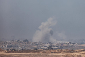 Smoke rises from an Israeli military operation in the northern Gaza Strip, as it seen from the Israeli side of the border, July 27, 2025. Photo by Jamal Awad/Flash90