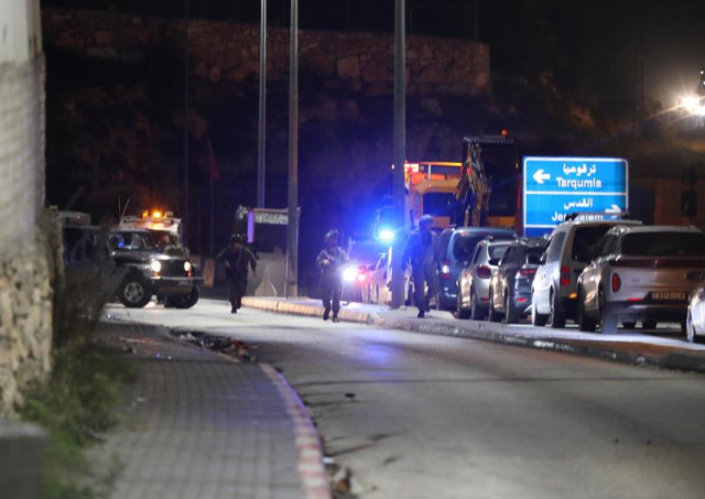 Israeli security forces near the site of a car ramming attack, near the West Bank city of Hebron, December 1, 2025. Photo by Wisam Hashlamoun/Flash90