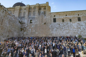 A delegation of more than a thousand Evangelical Christians attend a special prayer outside Jerusalem’s Old City, December 4, 2025. Photo by Chaim Goldberg/Flash90