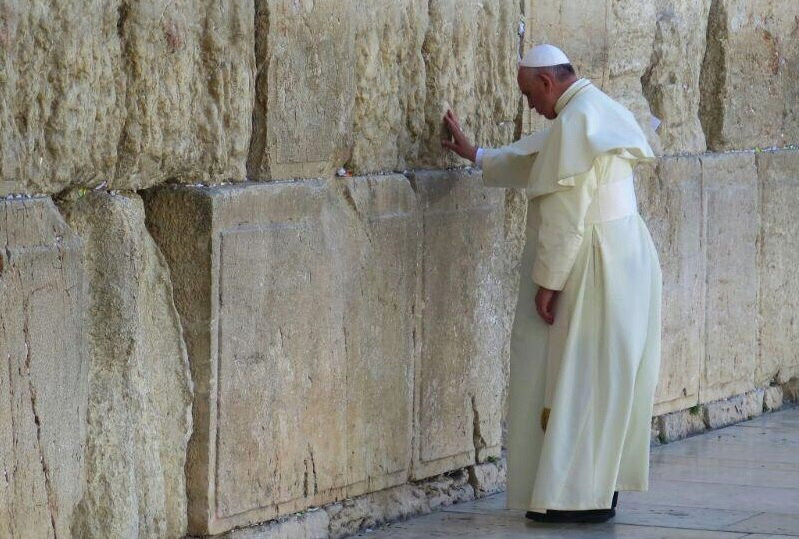 Pope Francis prays at the Western Wall in Jerusalem during his 2014 visit to the Holy Land. (Photo: Wikimedia Commons)