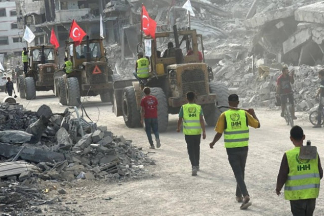 Members of the Turkish Hamas-linked IHH organization working in northern Gaza, Photo by IHH.