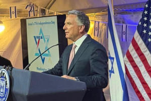 Steve Witkoff delivers brief remarks at an event hosted by Israeli Ambassador to the United States, Dr. Yechiel Leiter, at the Ambassador’s Residence on May 5, 2025.
(Photo: Witkoff’s X page)
