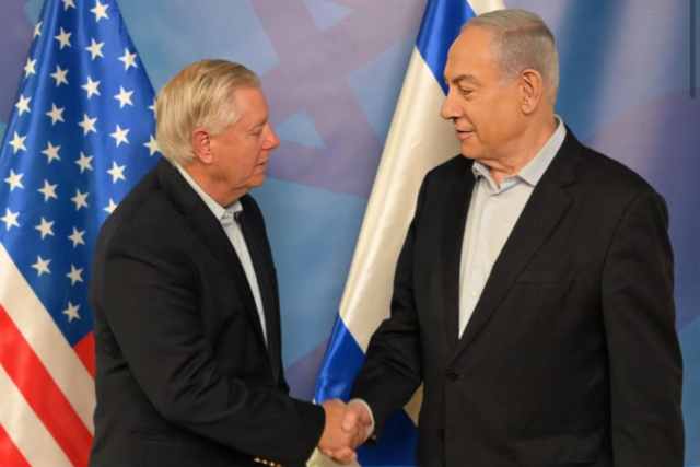 Prime Minister Netanyahu with US Senator Lindsey Graham.  Credit: GPO/Amos Ben Gershom