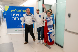 Reunion of the returning hostage, Eitan Mor, with His family members at Beilinson Hospital, October 13 2025. Photo: Guy Antonovski (GPO)