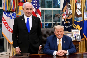 Israeli Prime Minister Benjamin Netanyahu poses with US President Donald Trump in the Oval Office during his visit to discuss the next moves regarding Iran. Credit: GPO