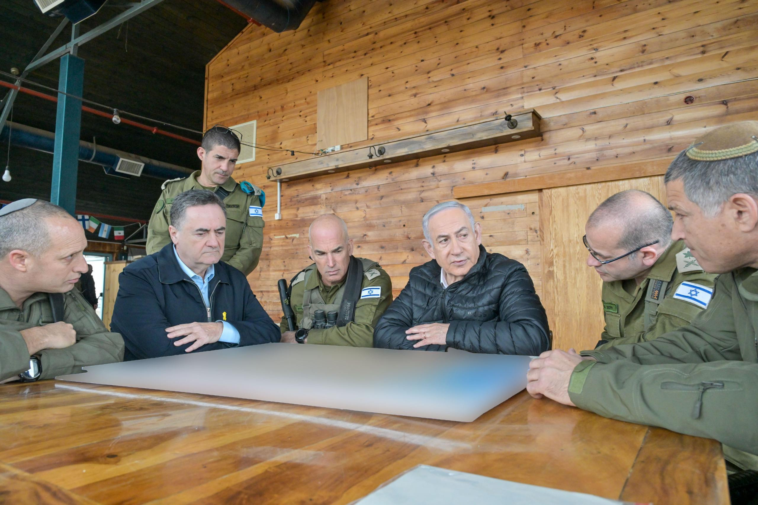 Prime Minister Benjamin Netanyahu and Defense Minister Israel Katz visit the Golan Heights, 8 December, 2024. 
Photo: Koby Gideon (GPO)