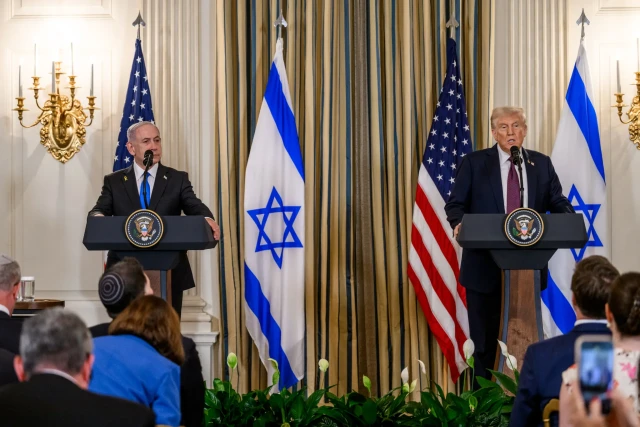 Prime Minister Benjamin Netanyahu and President Donald Trump speak at White Hosue, September 29, 2025. Photo: The White House