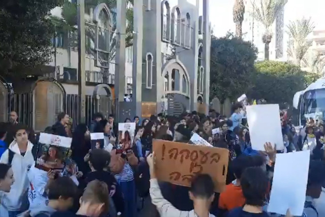 Students of Herzliya Gymnasium in Tel Aviv demonstrate, calling for the return of the hostages. December 17, 2024. (Photo: Screenshot)