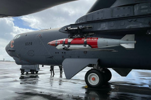 Illustration – An inert Joint Direct Attack Munition (JDAM) QuickStrike Extended Range mine attached to a U.S. Air Force B-52H Stratofortress, early March 2023.
Photo: Wikimedia Commons.