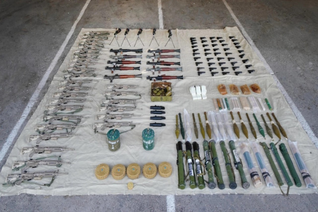 As part of an operation led by the Shin Bet against Munir Makdeh, a significant amount of advanced military equipment was seized that was smuggled into Judea and Samaria. Here, a part of the weapons ceased by the Israeli forces. March 2024 (Photo: IDF).