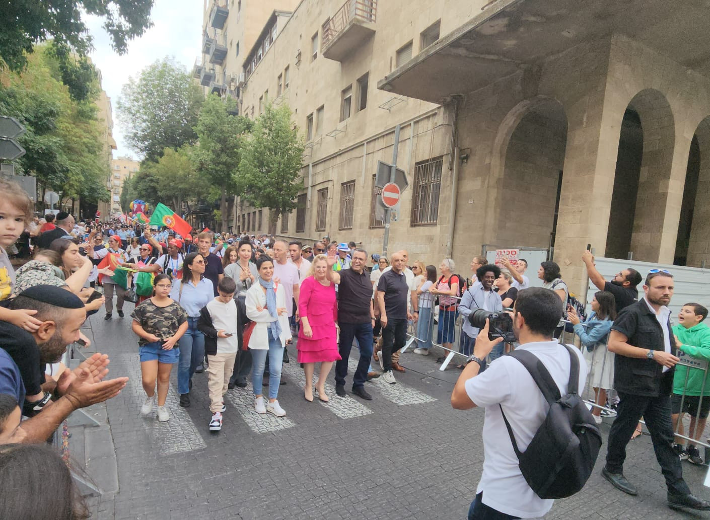Residents of Jerusalem welcome the mayor leading the flag parade (Photo: All Israel News Staff)