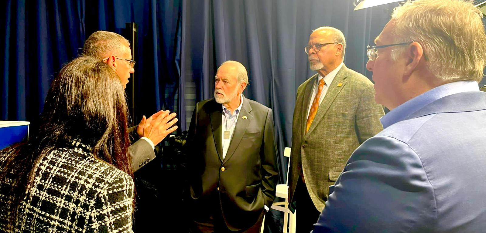 Netanyahu spokeswoman Tal Heinrich joins conversation with Amb. Mark Regev and Evangelical leaders. (photo credit: Avi Hyman, PMO)