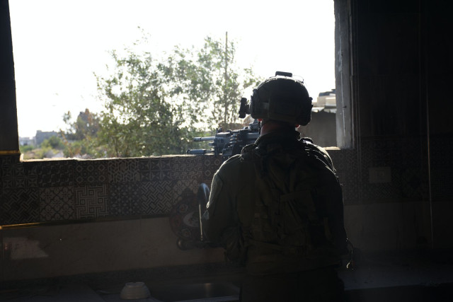 Illustrative Image: IDF Soldier in the Gaza Strip, Next to Netzarim Corridor. Photo: IDF