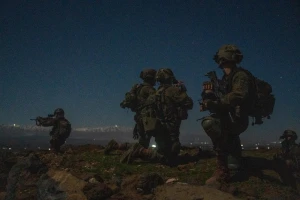 Israeli Paratroopers and Yahalom special forces during a nighttime raid in Syria. Ammunition, mortar bombs, tactical vests, and combat equipment were discovered during the operation.
Photo: IDF Spokesperson's Unit