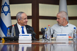 Prime Minister Netanyahu at the ISA headquarters in a working meeting with ISA Director Ronen Bar, April 18, 2024. Photo: GPO.