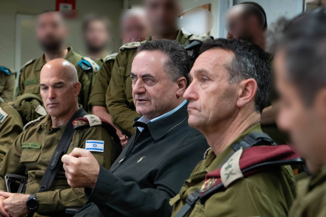 Israeli Defense Minister Israel Katz visits the Northern Command, accompanied by the IDF Chief of Staff and the Northern Command Commander, November 13, 2024. Photo: IDF.
