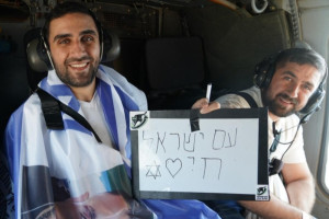 Segev Kalfon meeting his family onboard the helicopter en route to the hospital, 
12.10.2025 Photo: Prime Minister Office